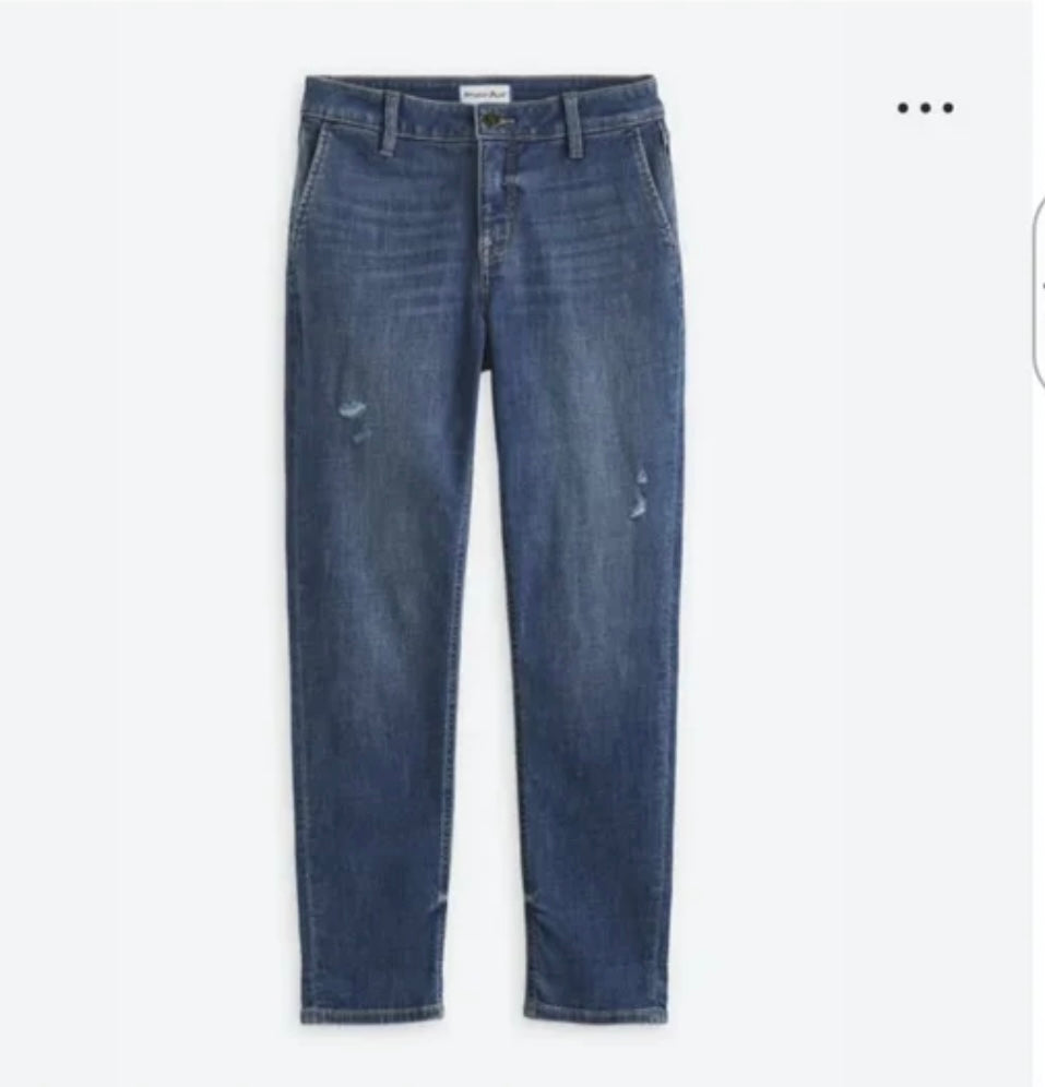 NWT - Studio Blue Mid Rise Cropped Jean